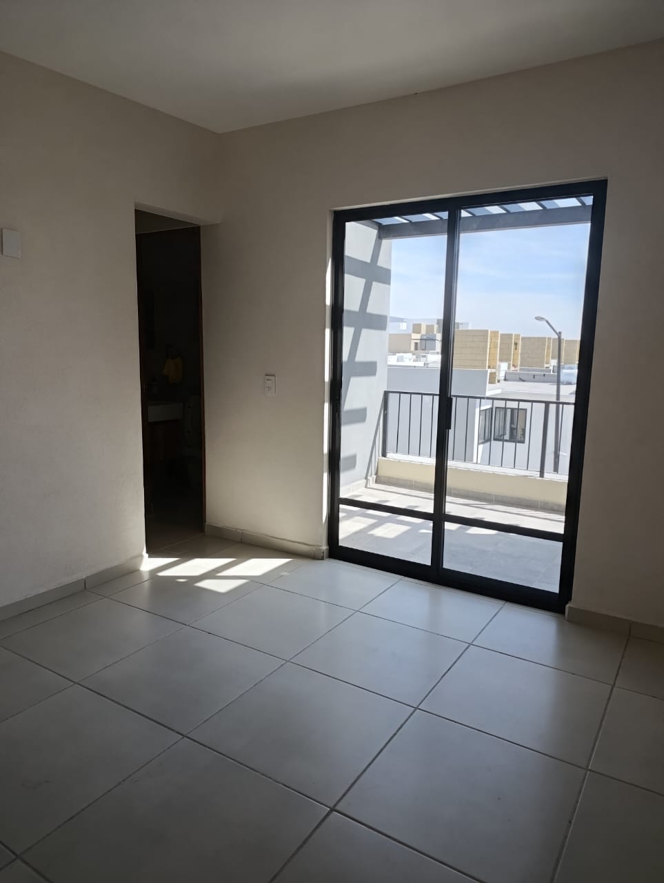 Casa nueva en renta cerca del Iteso | 3 habitaciones con baño, muy equipada. - Imagen 8