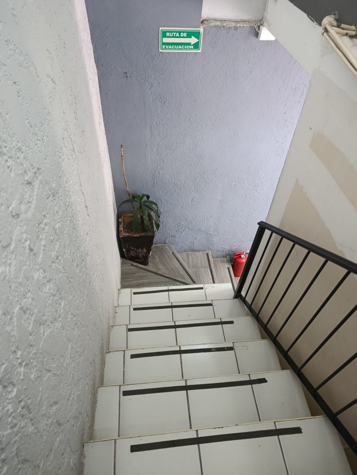 Casa en Venta en Dante Alighieri, Zapopan cerca de Plaza Galerias | Uso Comercial e Inversión - Imagen 24